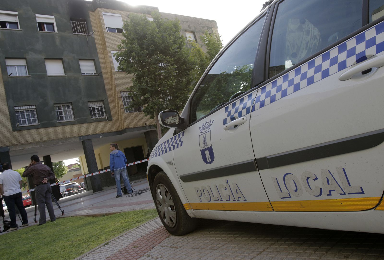 Aprobadas las bases para 14 plazas de bombero y 5 de oficial de Policía LocalUn patrullero de servicio de la Policía Local de Dos Hermanas.