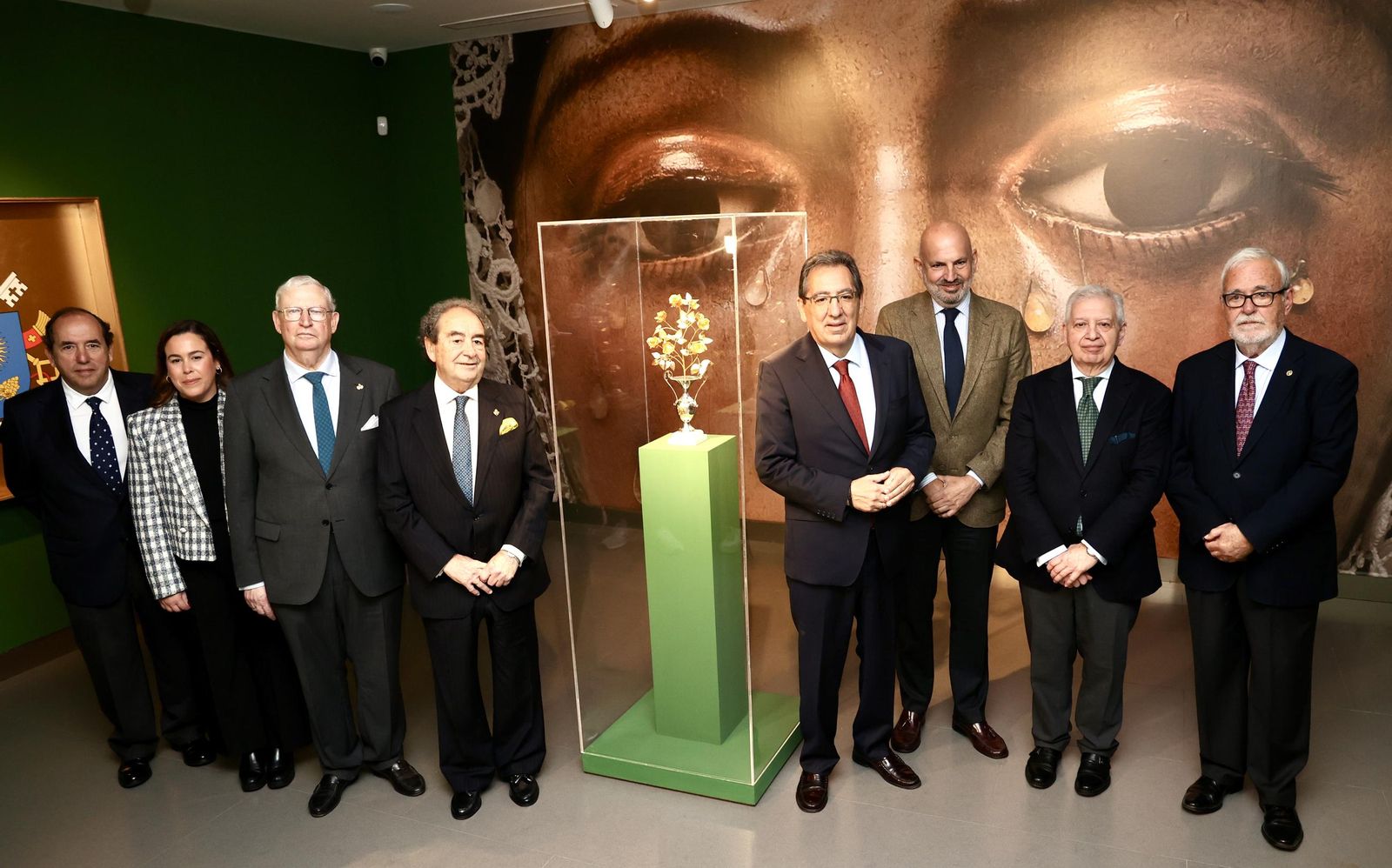 Exposición Ofrenda. Rosa. Corona. Beso