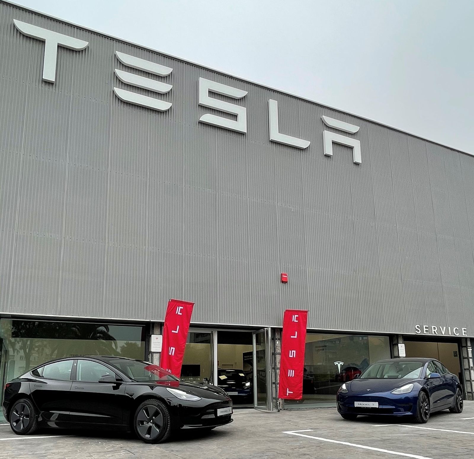 El nuevo concesionario de Tesla en Sevilla.