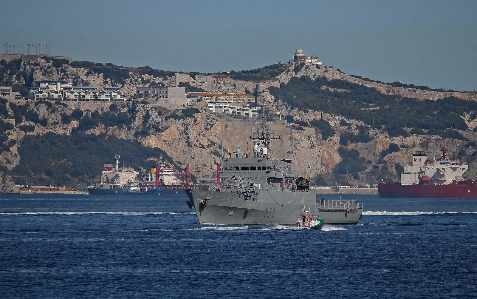 La llegada del patrullero de la Armada 'Centinela' al puerto de Algeciras, en imágenes