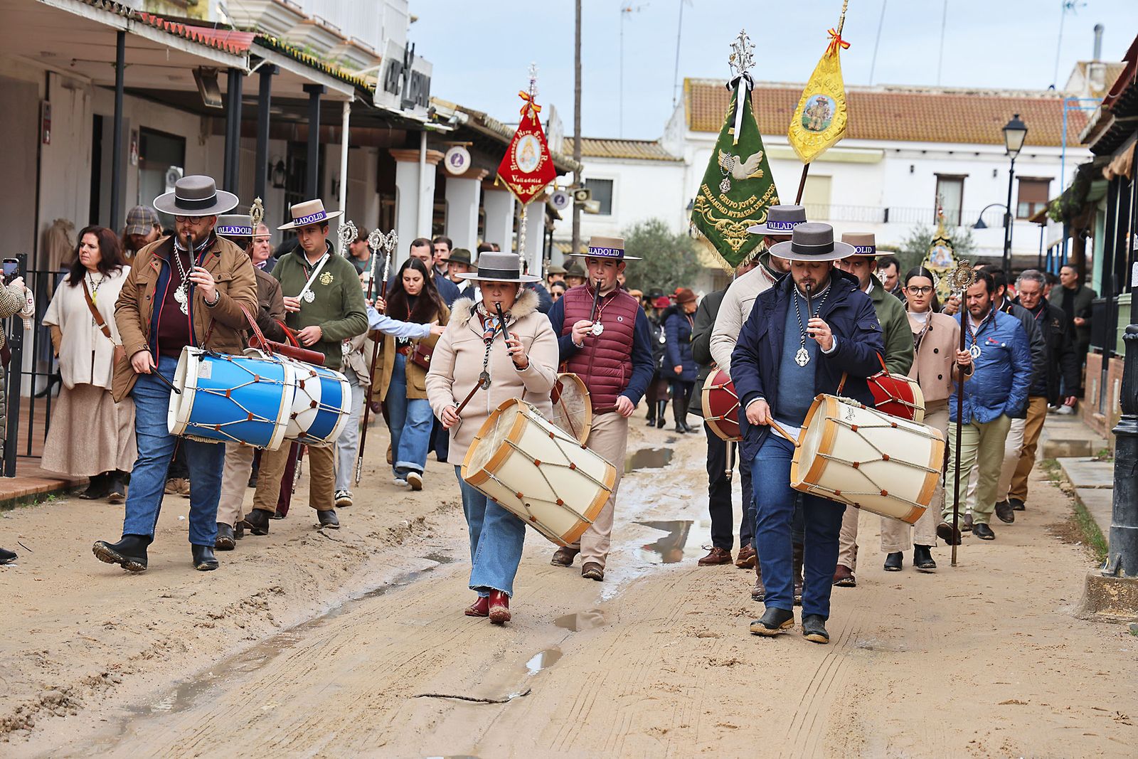Las fotografías del ambiente en El Rocío con las peregrinaciones de las hermandades filiales