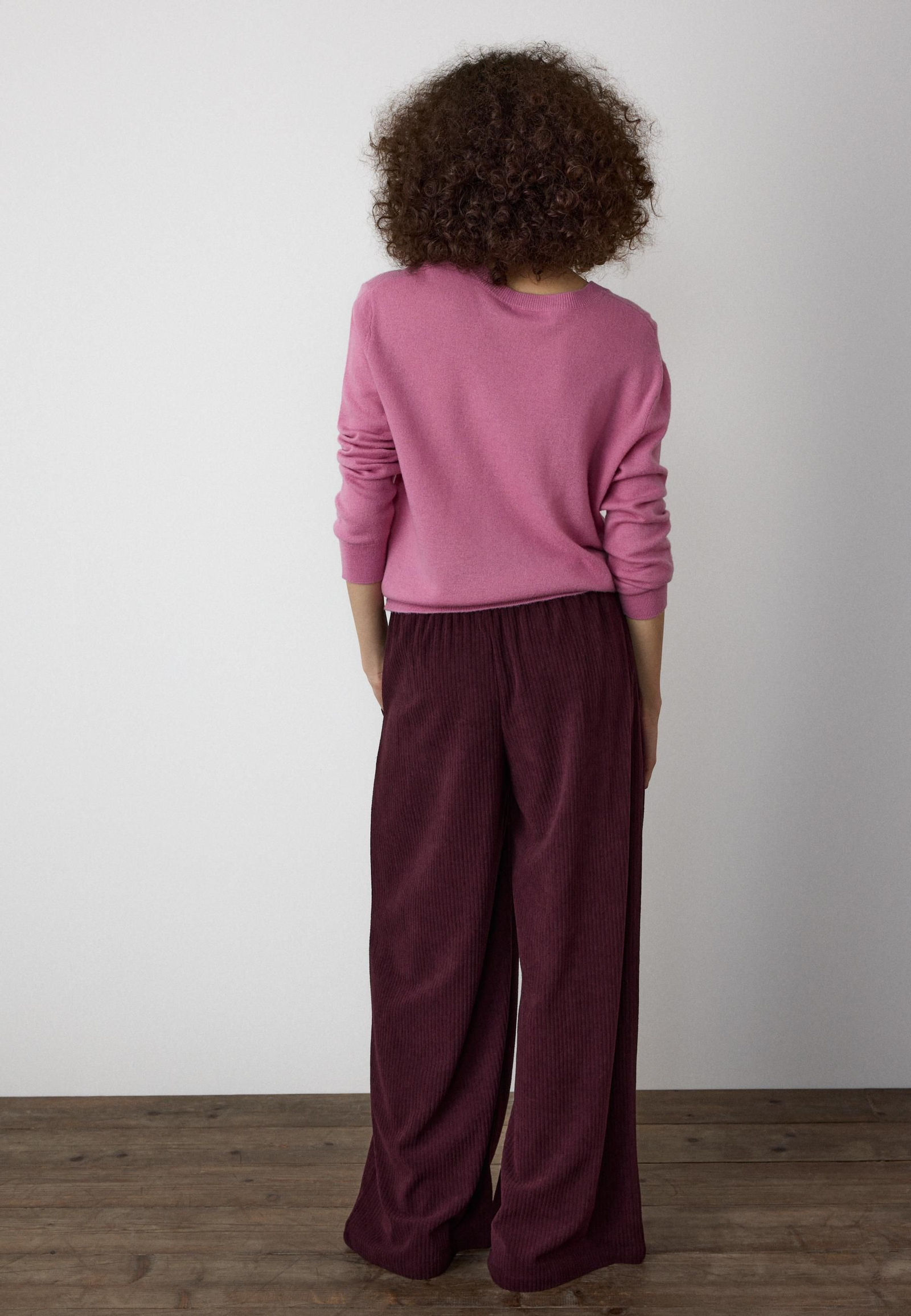 Pantalones de pana de Stradivarius.