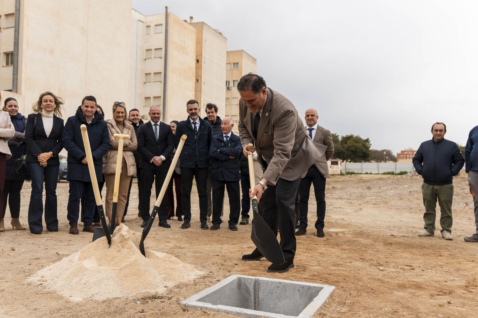 Las mejores imágenes de la colocación de la primera piedra del nuevo IES Las Marinas de Roquetas