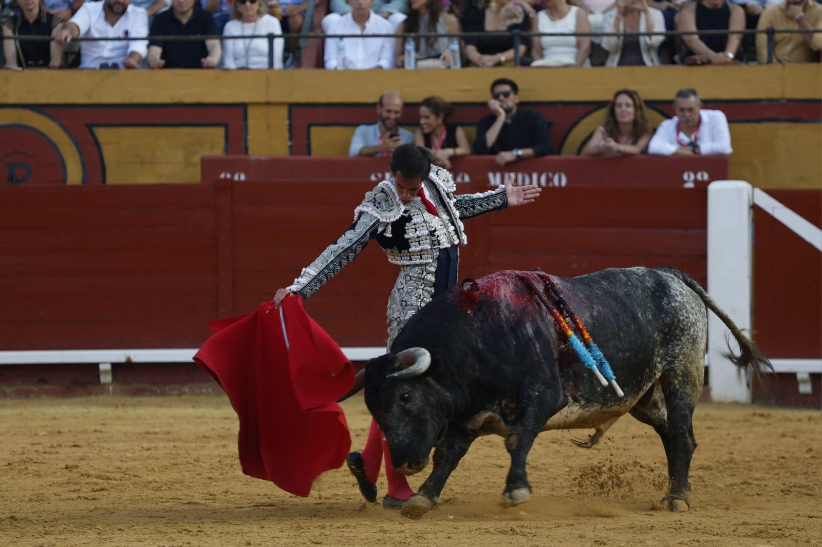 Fortes toreó a media altura al primer Miura de su lote, con el que poco o nada pudo hacer.