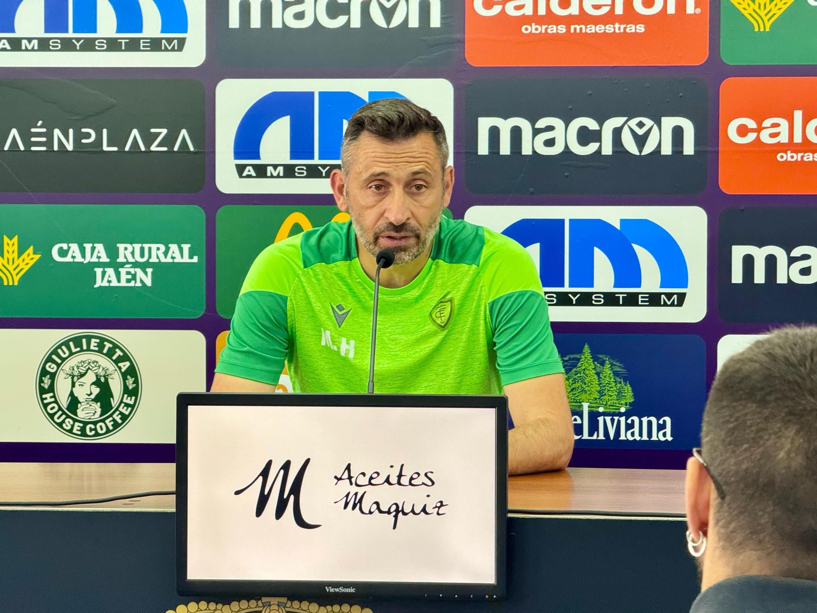 El entrenador del conjunto lagarto atiende a los medios de comunicación en la rueda de prensa previa al partido de ida.