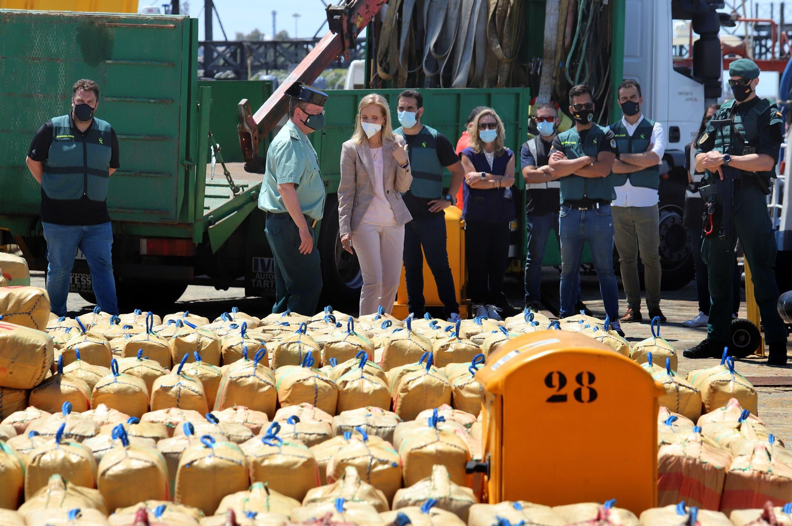 Imágenes de uno de los mayores alijos de hachís incautado por la Guardia Civil en Huelva