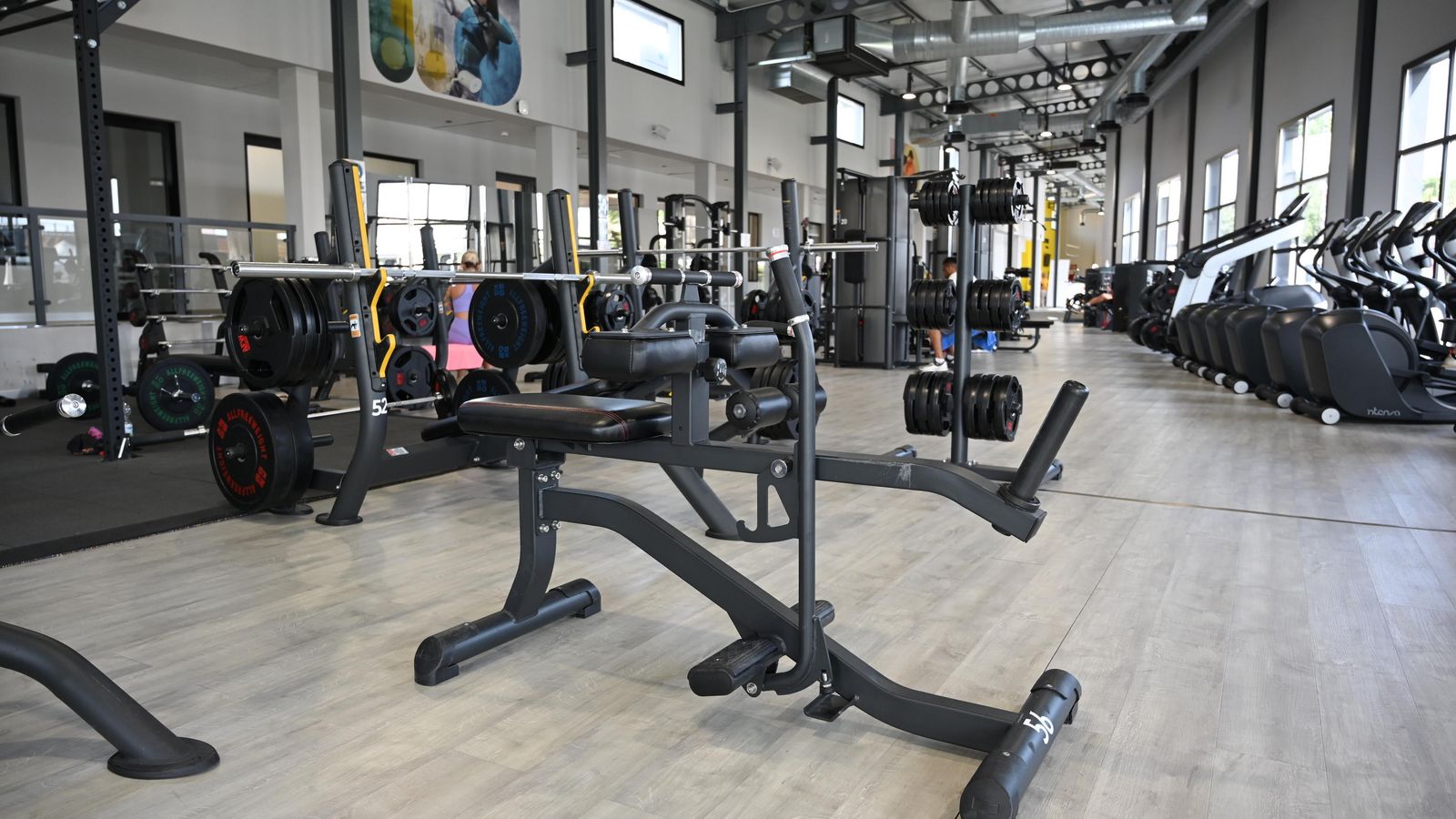 Interior del gimnasio Arena Fitnes.