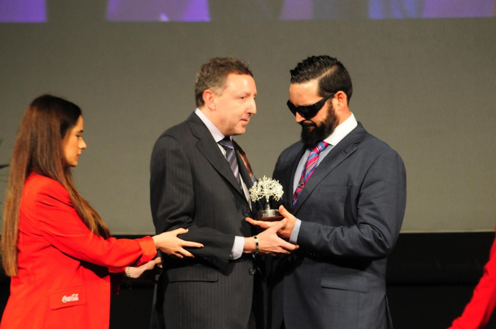 El asidonense José Manuel Candón, también paratriatleta, a la derecha, recibió el premio Valores Humanos de la Federación de Periodistas Deportivos de Andalucía.