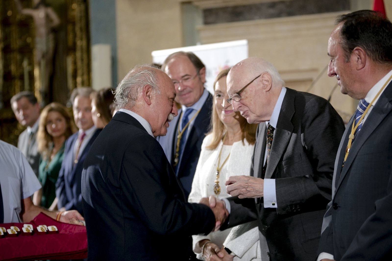 Representantes diplomáticos de la comunidad iberoamericana reciben una distinción conmemorativa