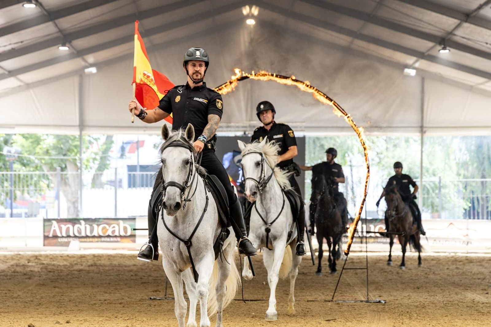 Anducab rinde homenaje a la unidad de caballería de la Policía Nacional