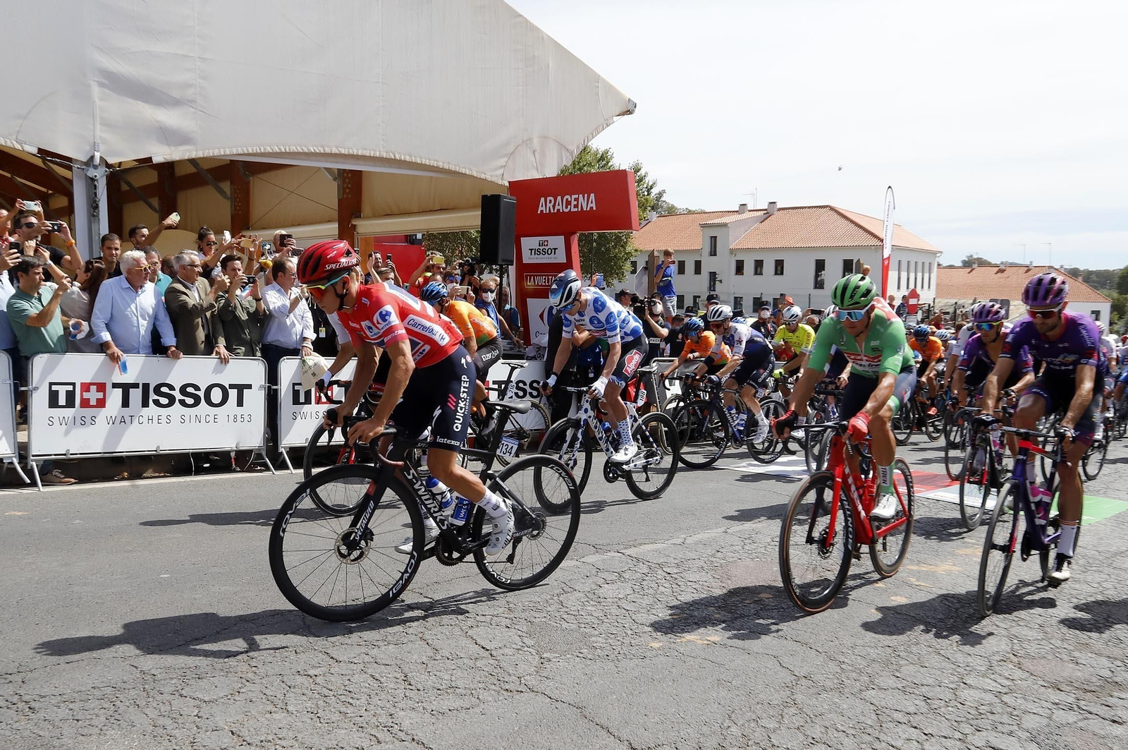Imágenes de la Vuelta Ciclista a España en su salida desde Aracena en la 17ª etapa