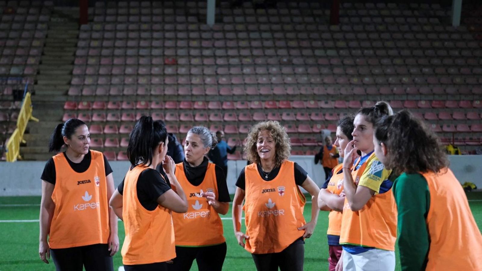 Los entrenamientos se desarrollan en el campo municipal.