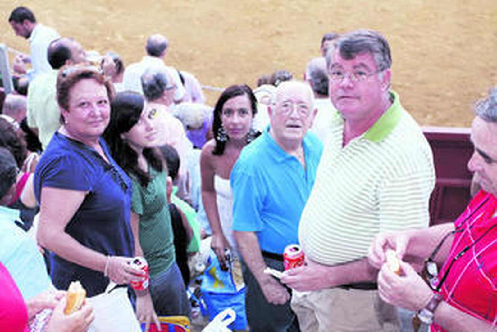 José Miguel Bernabé y Mari son fieles aficionados a los toros.