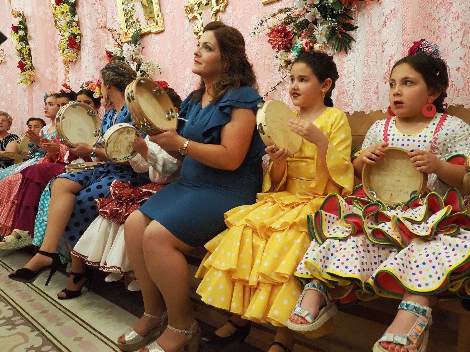 La localidad de Alosno vive con intensidad su festividad de las Cruces de Mayo.