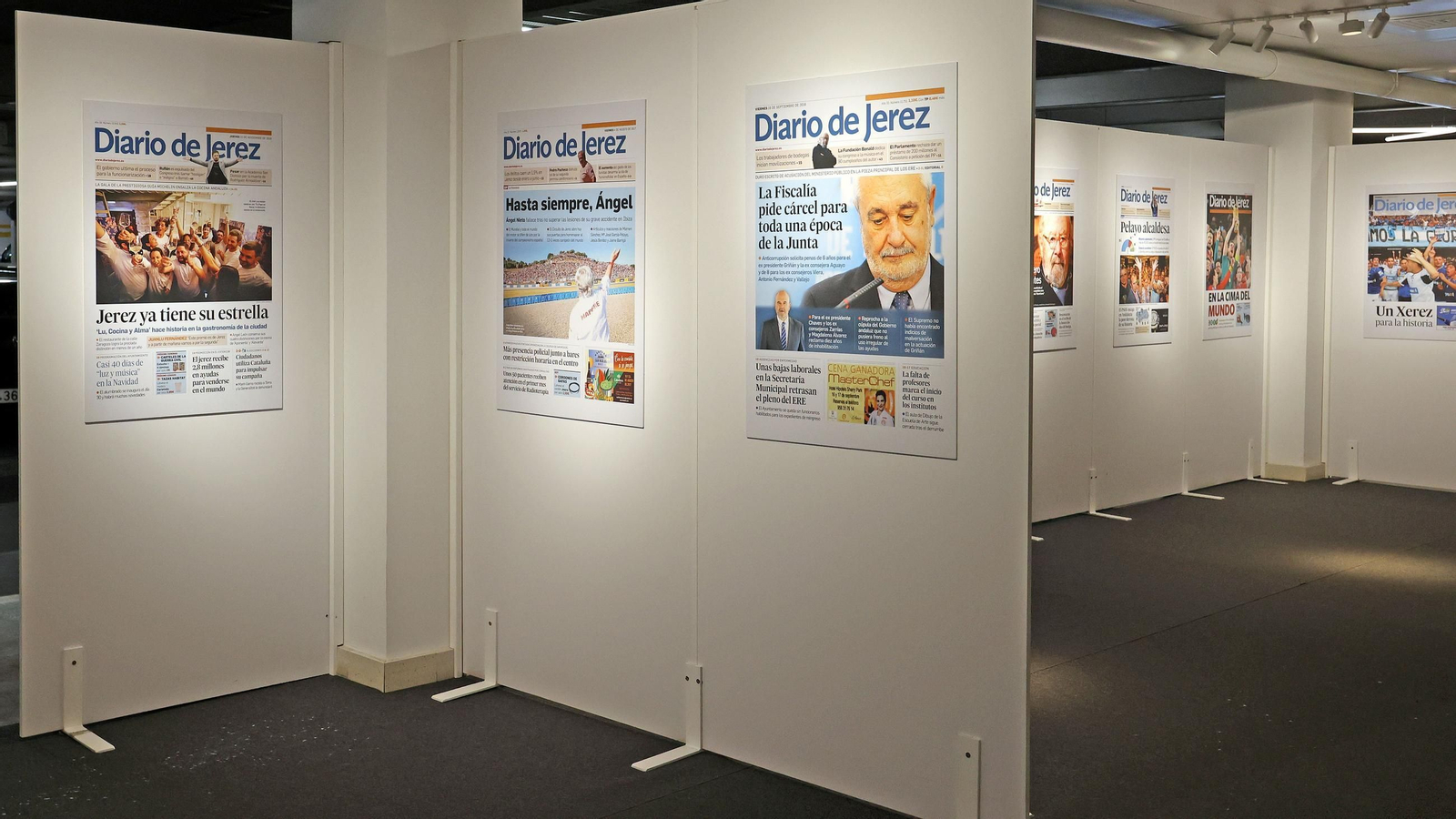 Imágenes de la exposición de portadas del Diario de Jerez en El Corte Inglés por los 40 años