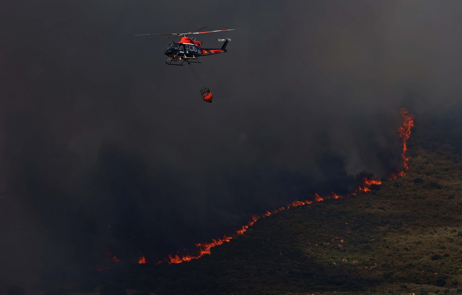 Imágenes del incendio de monte La Peña en Tarifa Imágenes del incendio de monte La Peña en Tarifa