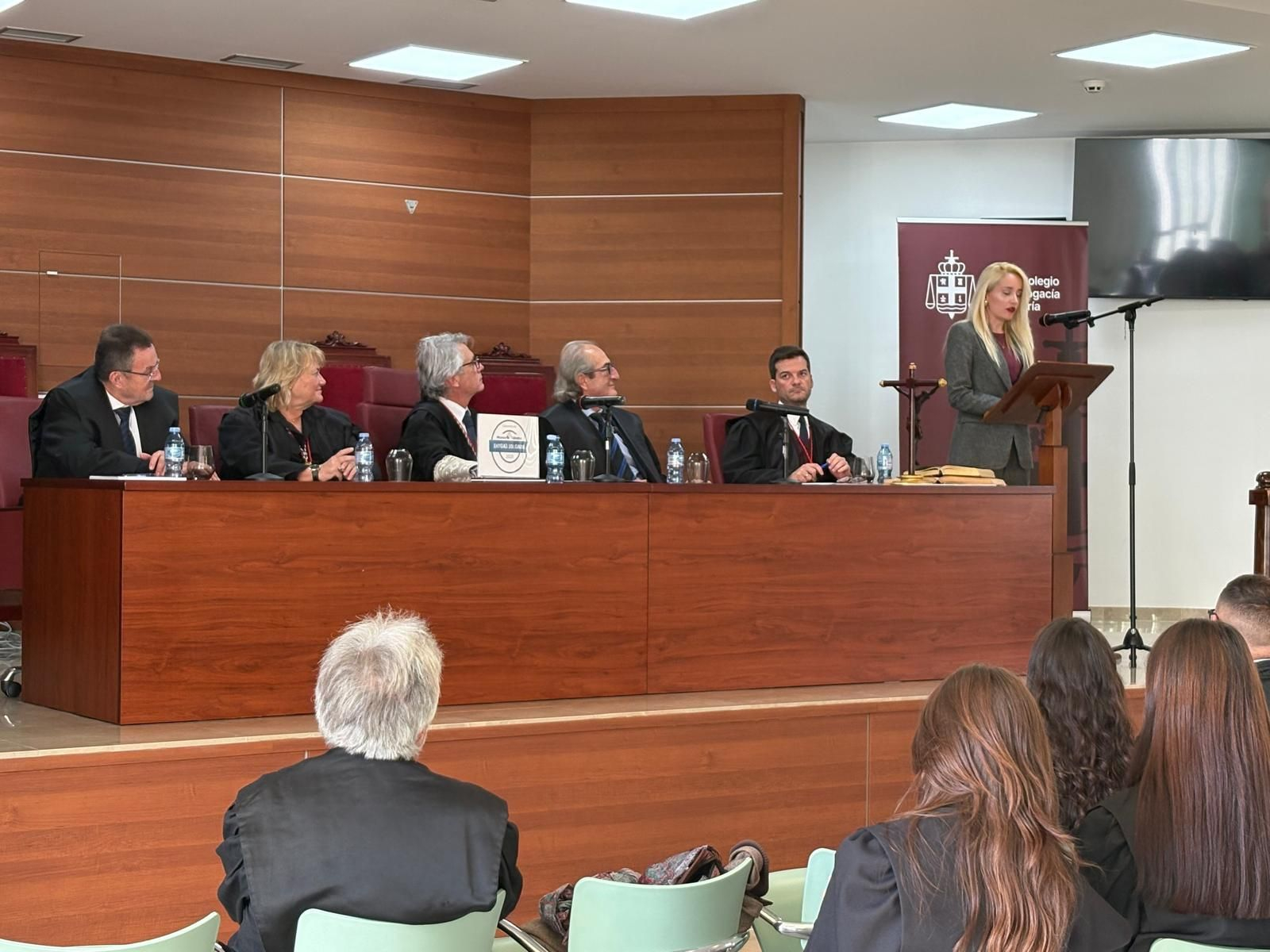 Elvira Gutiérrez Maldonado, ganadora del premio, se dirige a los asistentes.