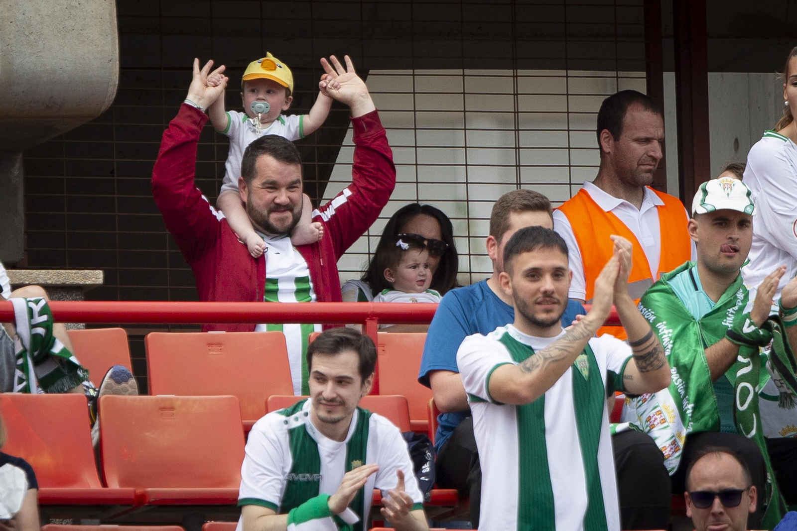 Las mejores fotos del ambiente en el Recreativo Granada - Córdoba CF