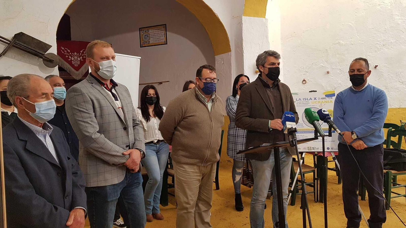 Presentación de la gala solidaria La Isla por Ucrania, en La Plaza 1871 de San Fernando.