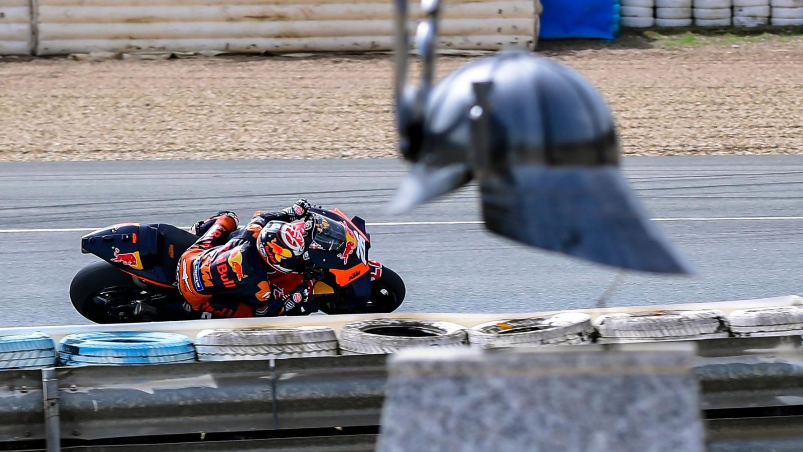 Dani Pedrosa pasa por su curva en el trazado jerezano.