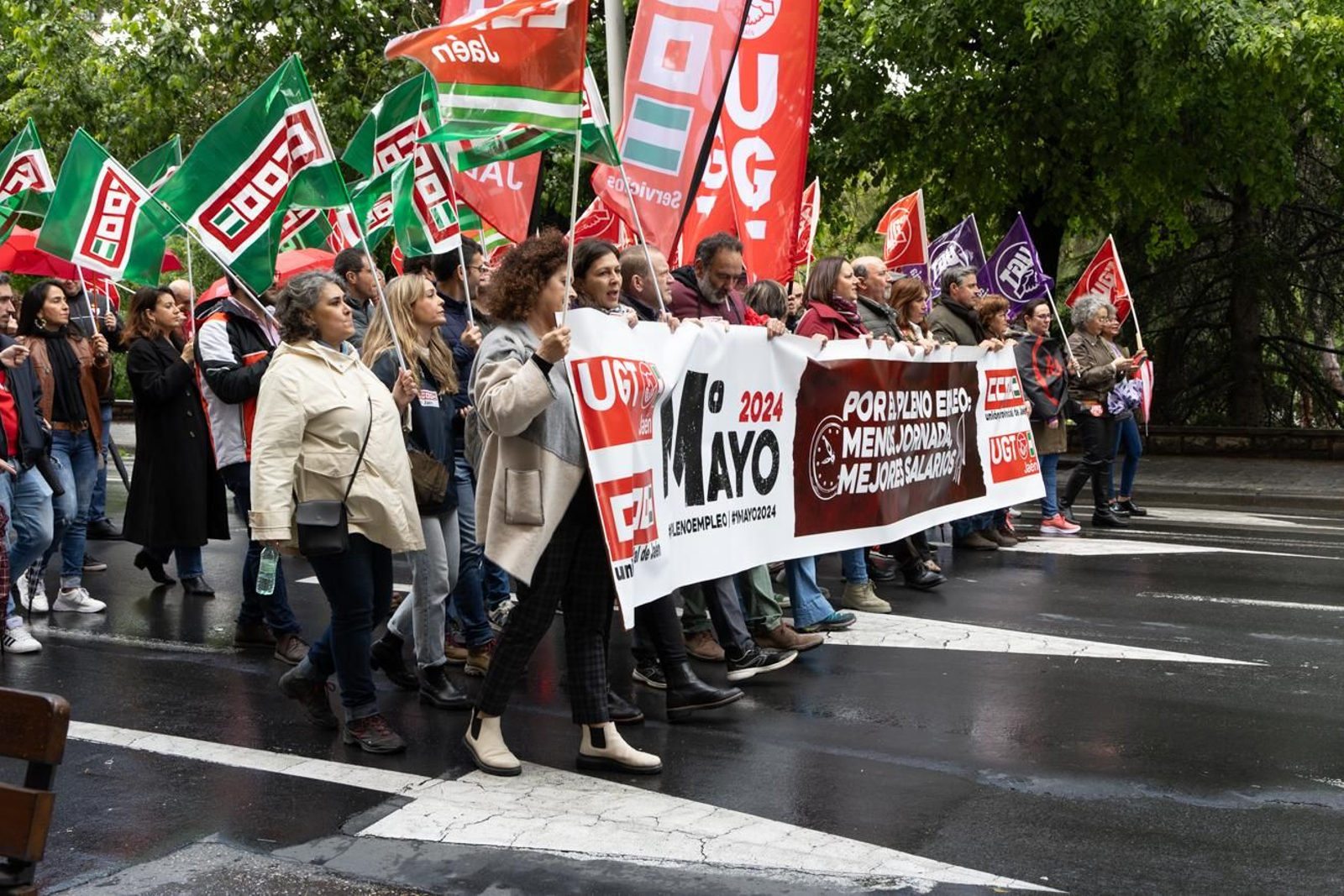 Unas 200 personas han participado en la manifestación por el Día del Trabajo.