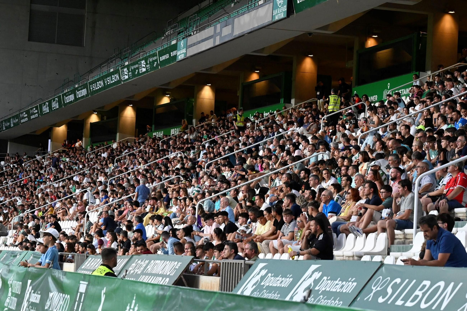 Las mejores fotos del ambiente en El Arcángel para el Córdoba CF - Real Madrid del Mundial de Clubes sub 18