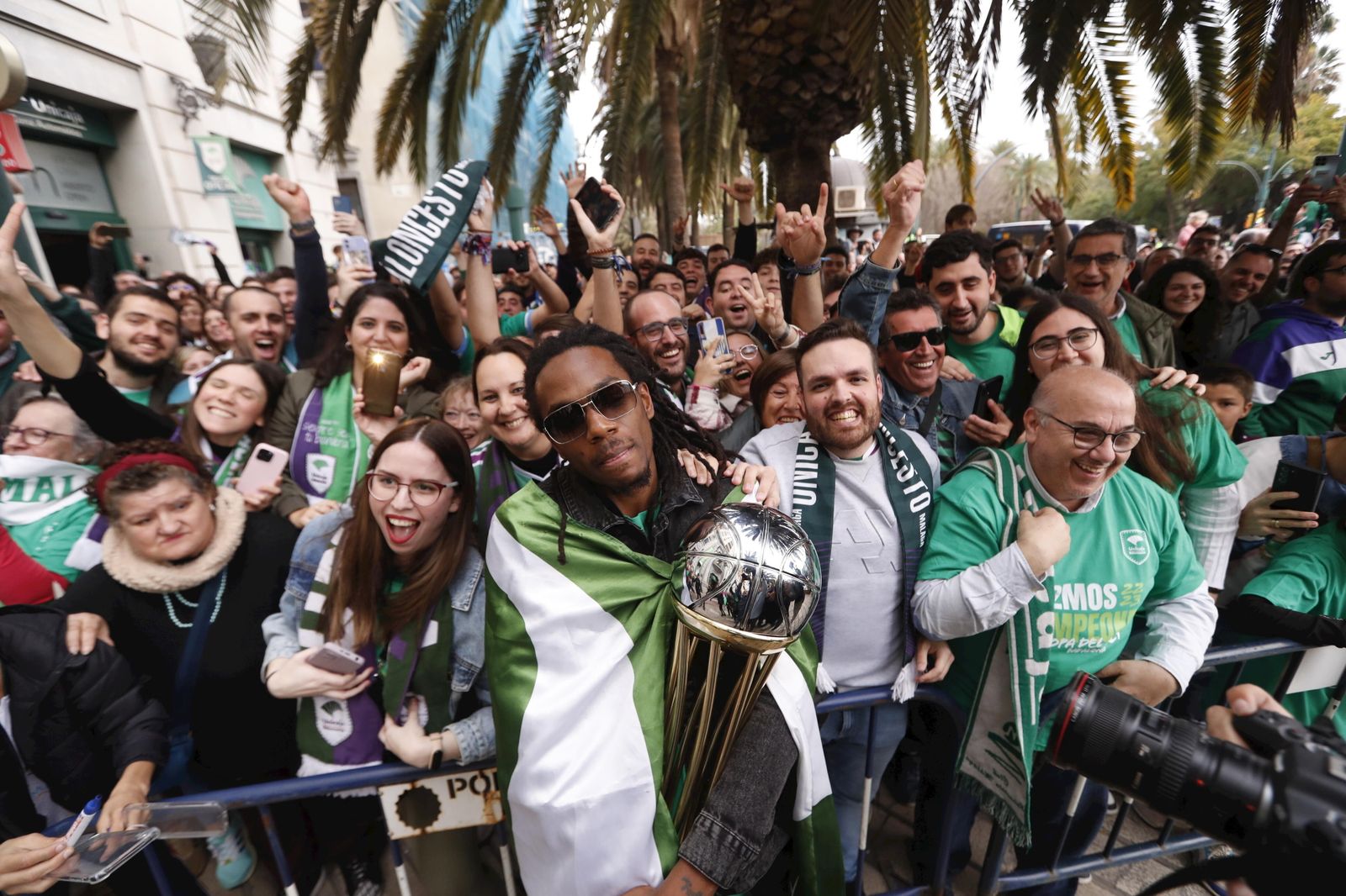 Perry, con los aficionados.