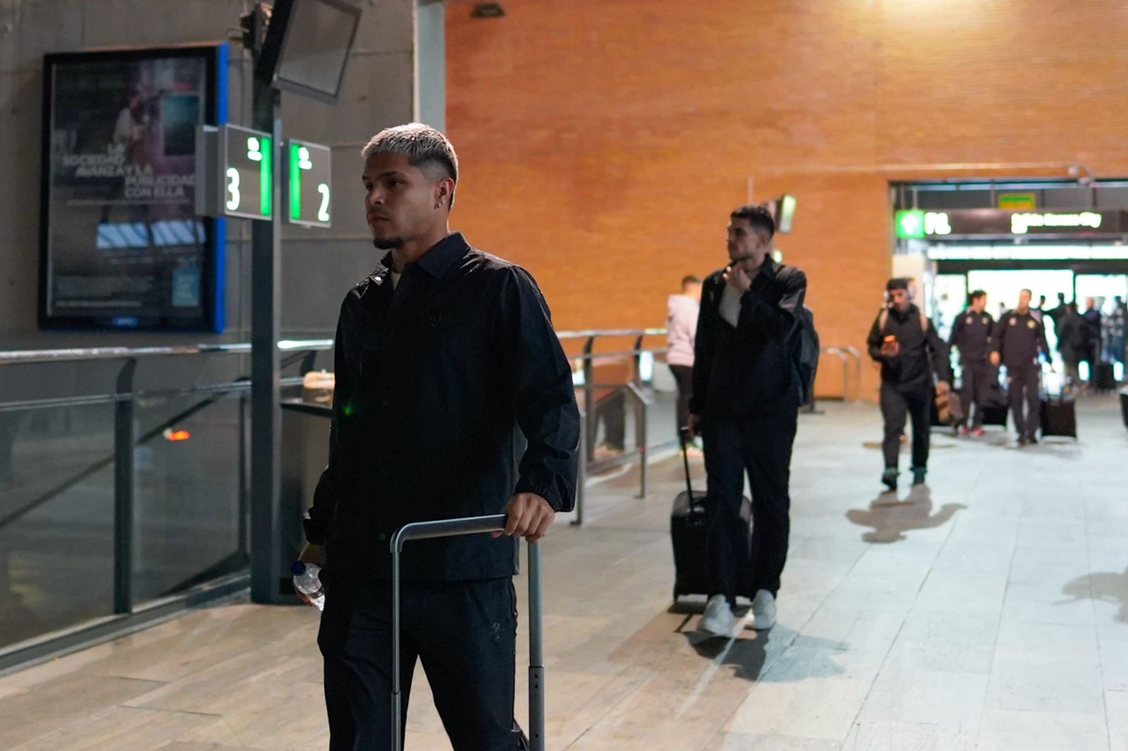 Las fotos de la salida del Betis de Santa Justa a Madrid para el partido en el Bernabéu