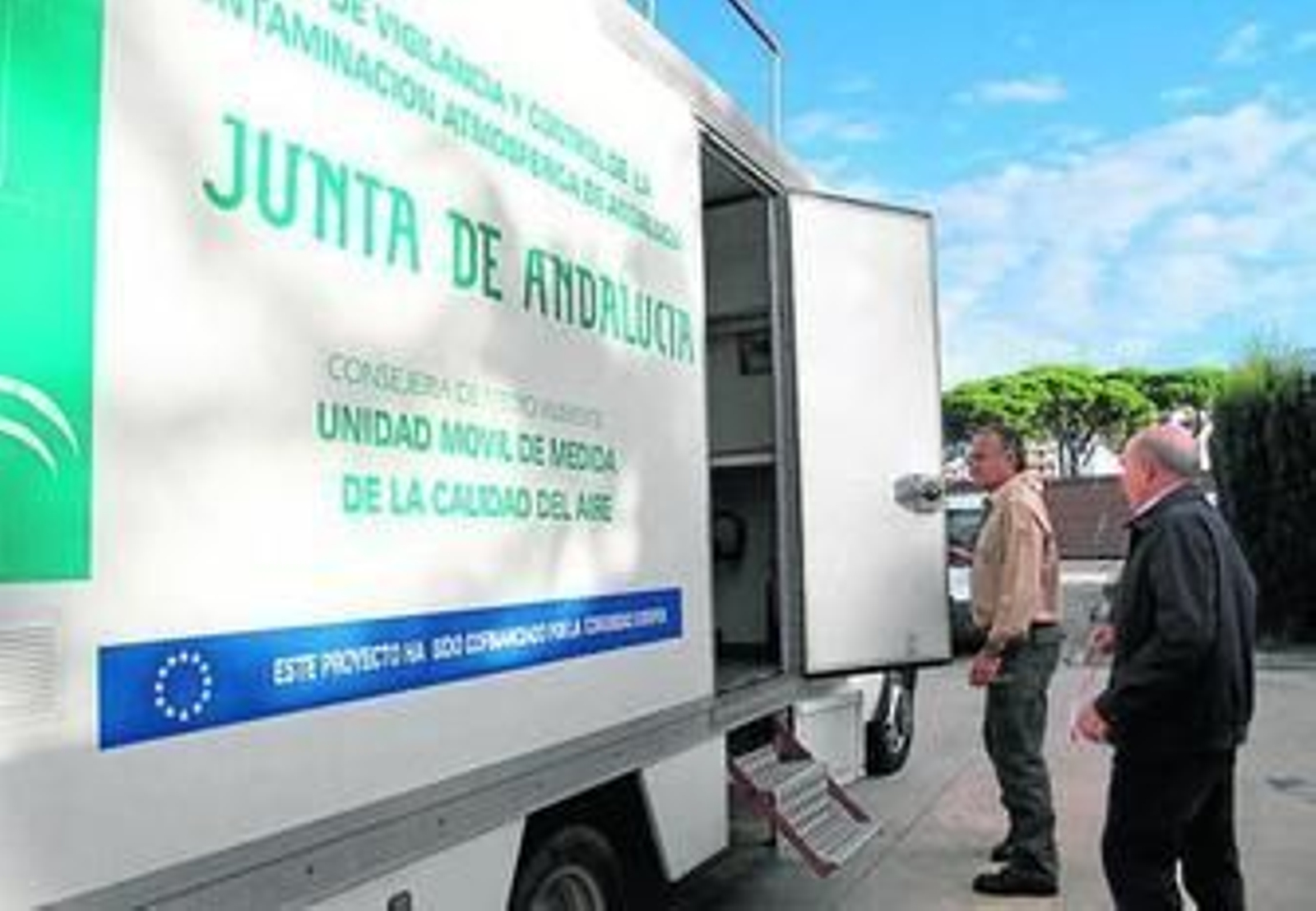 Unidad móvil de estudio de la calidad del aire.
