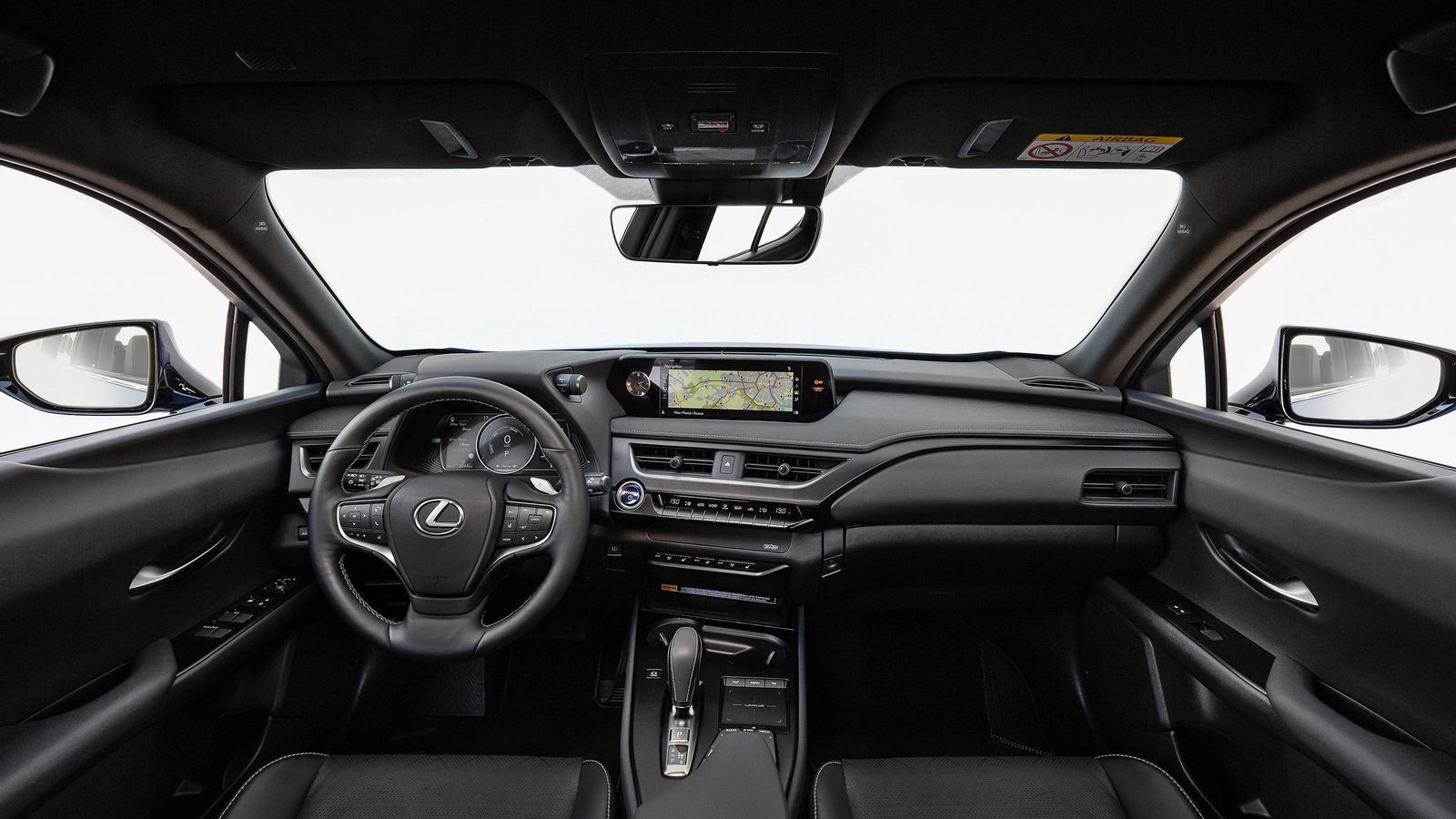 Algunos elementos del UX 300e se inspiran en aspectos de la cultura japonesa, como es el caso de los acabados del salpicadero o las tapicerías.