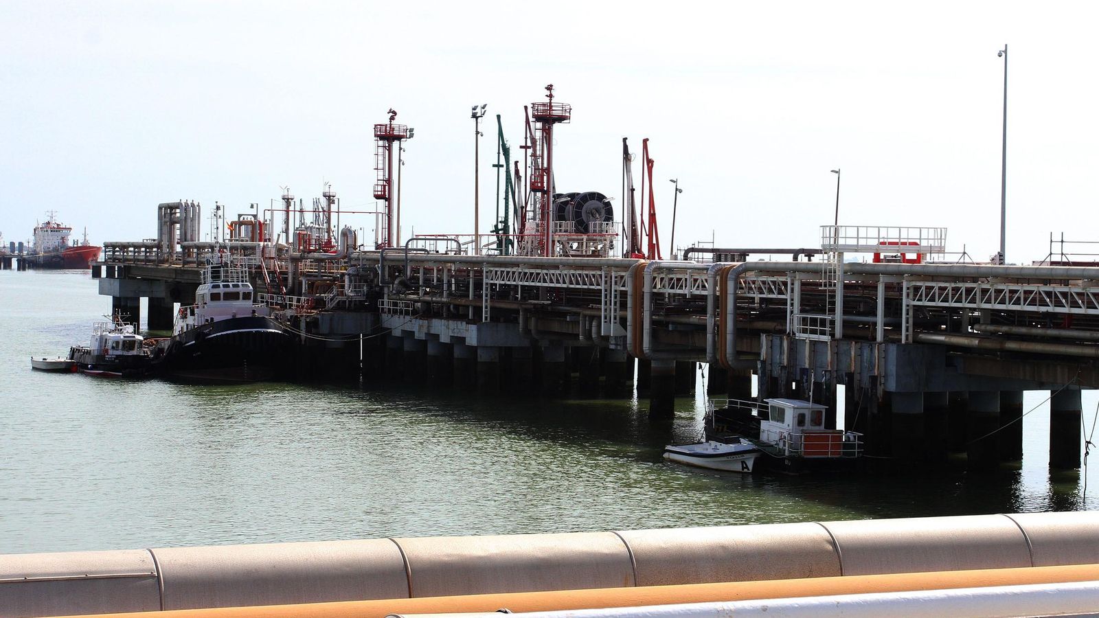 Muelle de Cepsa en el Puerto de Huelva.