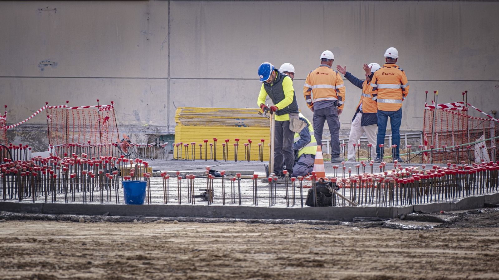 Trabajadores este martes en las instalaciones de Airbus.