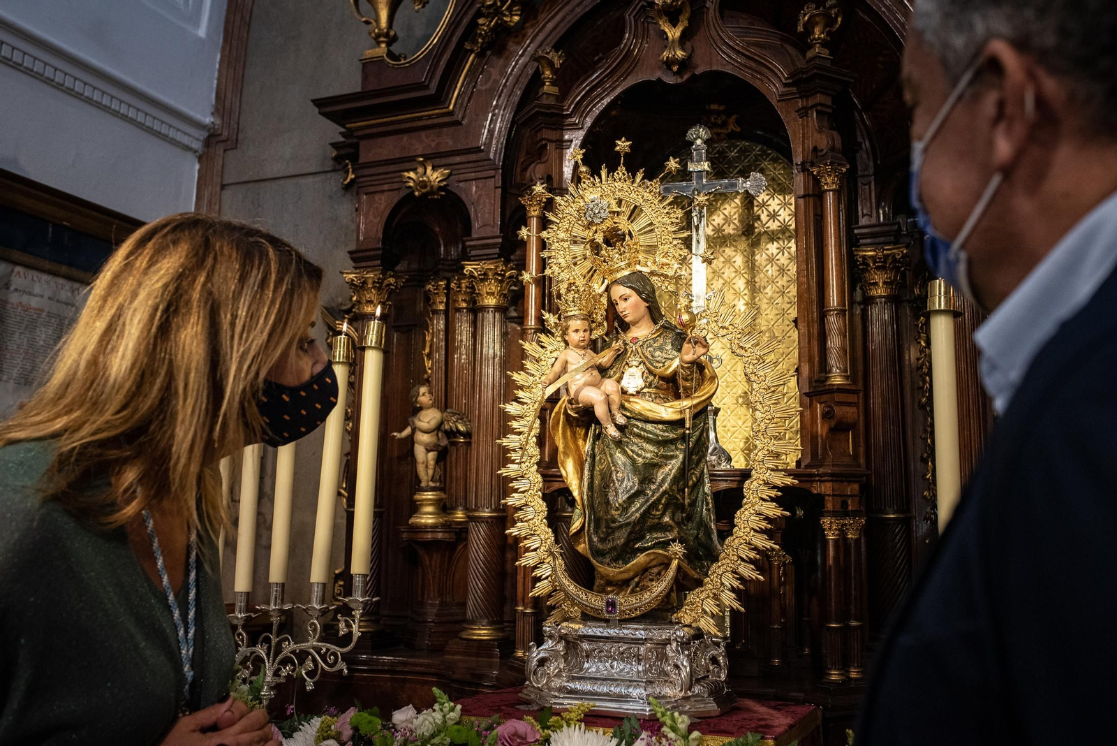 Imágenes de las ofrendas institucionales a la Virgen de La Cinta