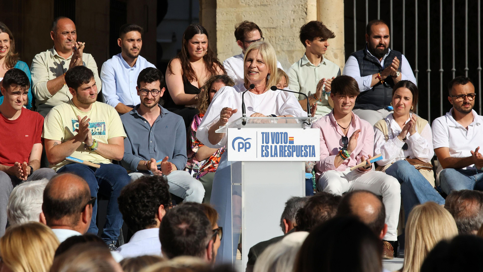 Dolors Montserrat, en campaña de las Europeas en Jerez