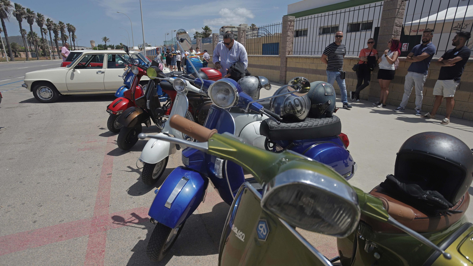 Fotos de la concentración de coches clásicos en La Línea
