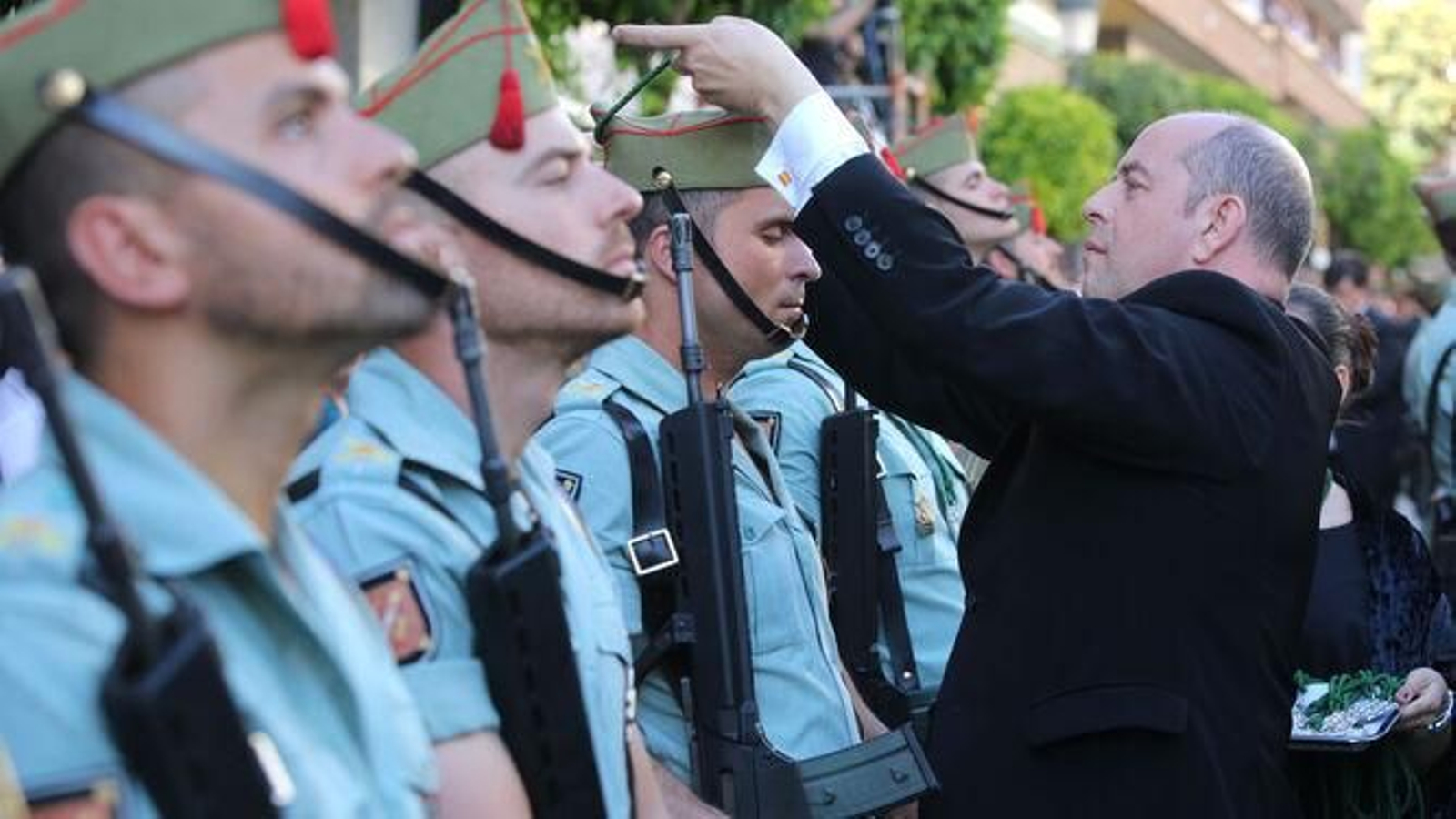 Así fue la procesión del Cristo de la Vera+Cruz acompañado por la Legión en el año 2019