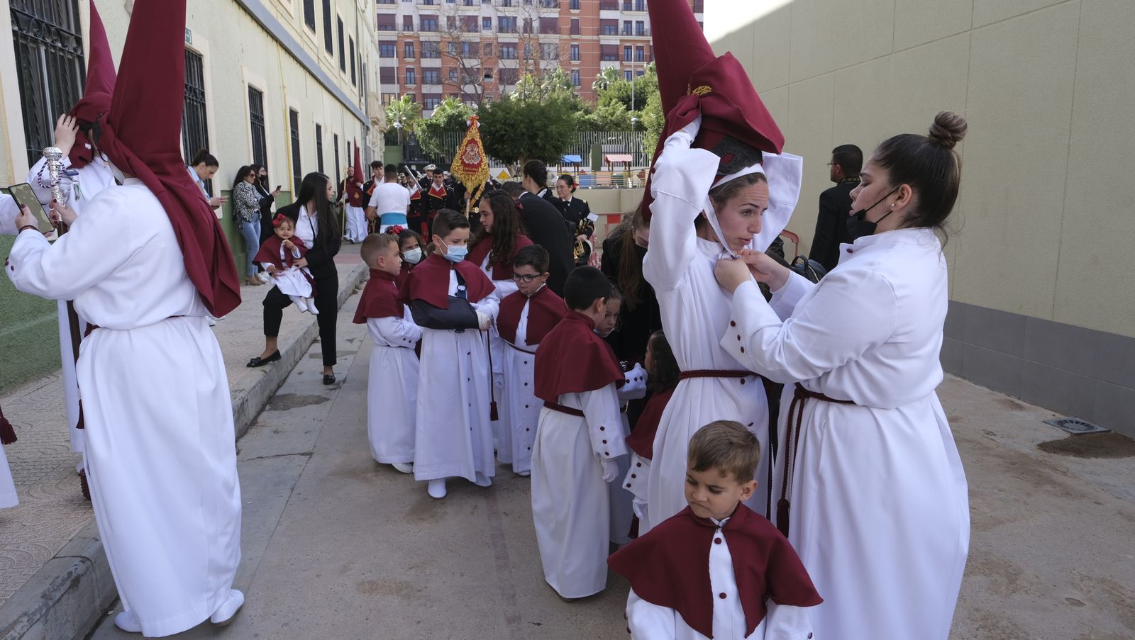 Fotogalería de la procesión de Coronación. Semana Santa Almería 2022.