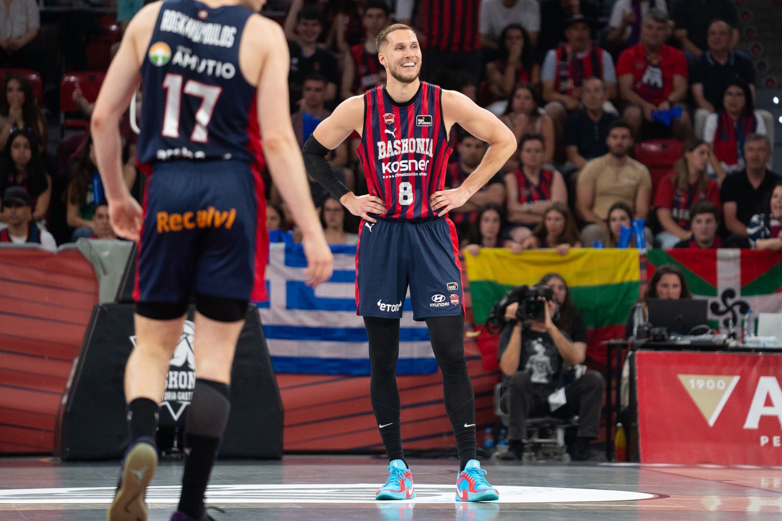 El Madrid tumba al Baskonia y espera a Unicaja o Barcelona en semifinales