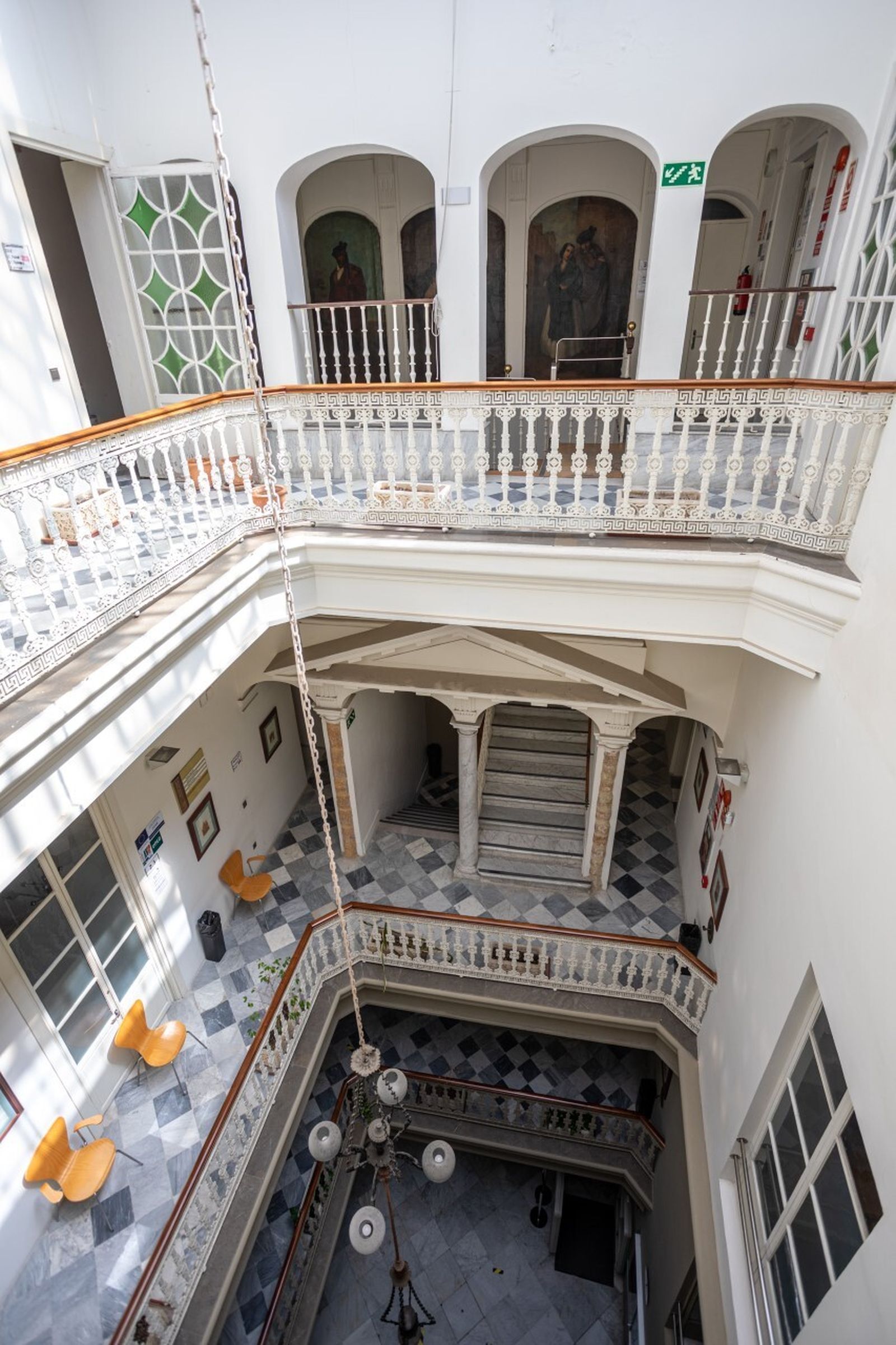Las imágenes el edificio de la UNED en la plaza de San Antonio