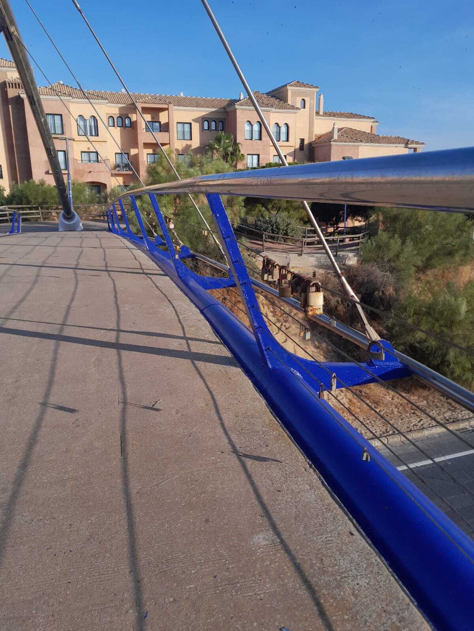 Estado de la pasarela peatonal sobre la N-A-497.