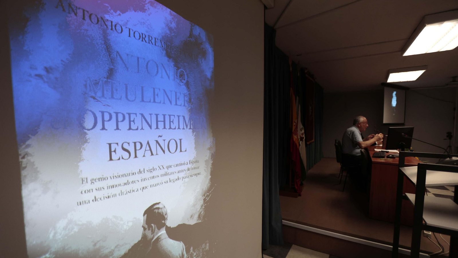 "Fotos de la presentación del libro 'Antonio Meulener: el Oppenheimer español' de Antonio Torremocha"