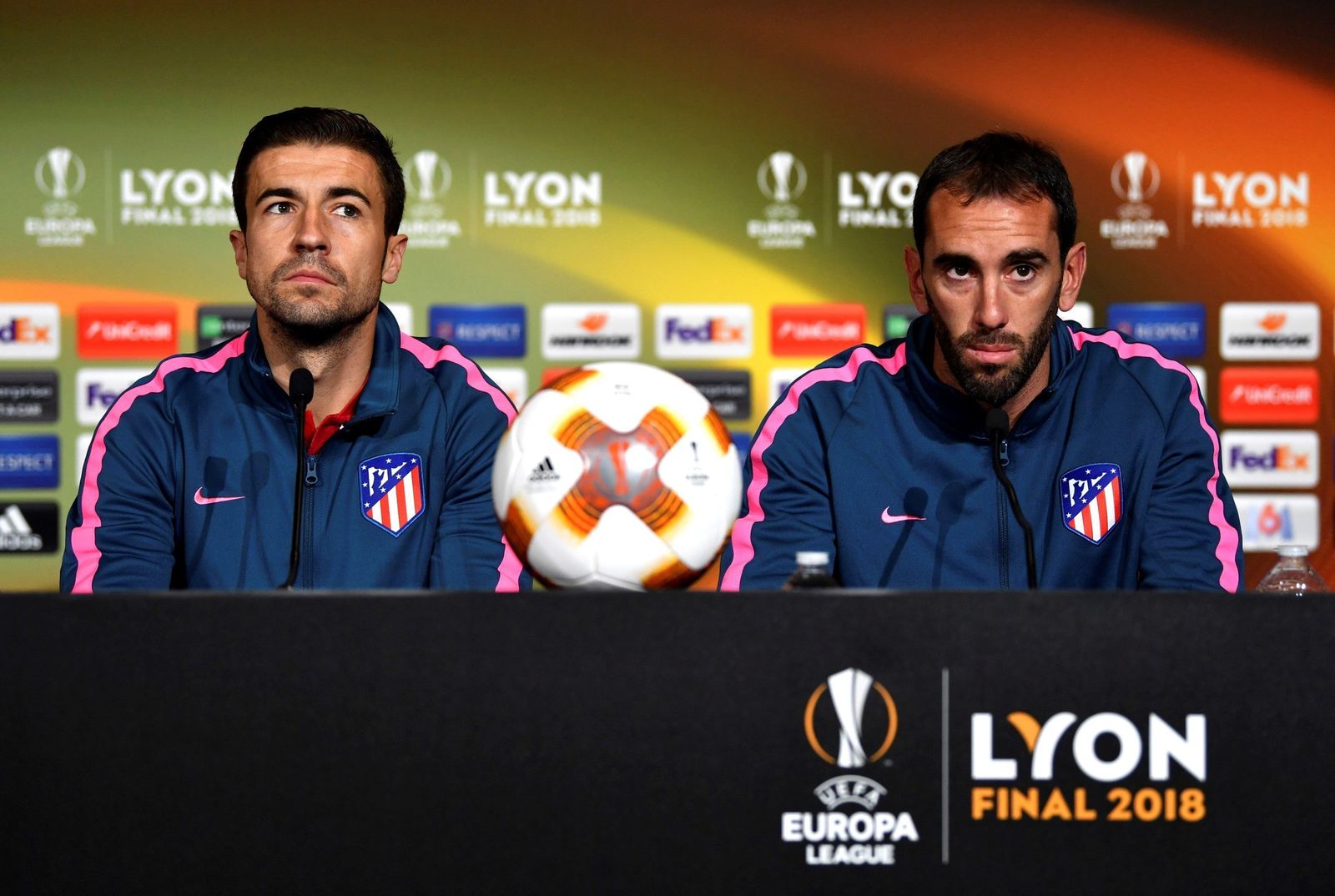 Gabi y Godín, dos de la guardia pretoria, en la rueda de prensa oficial.