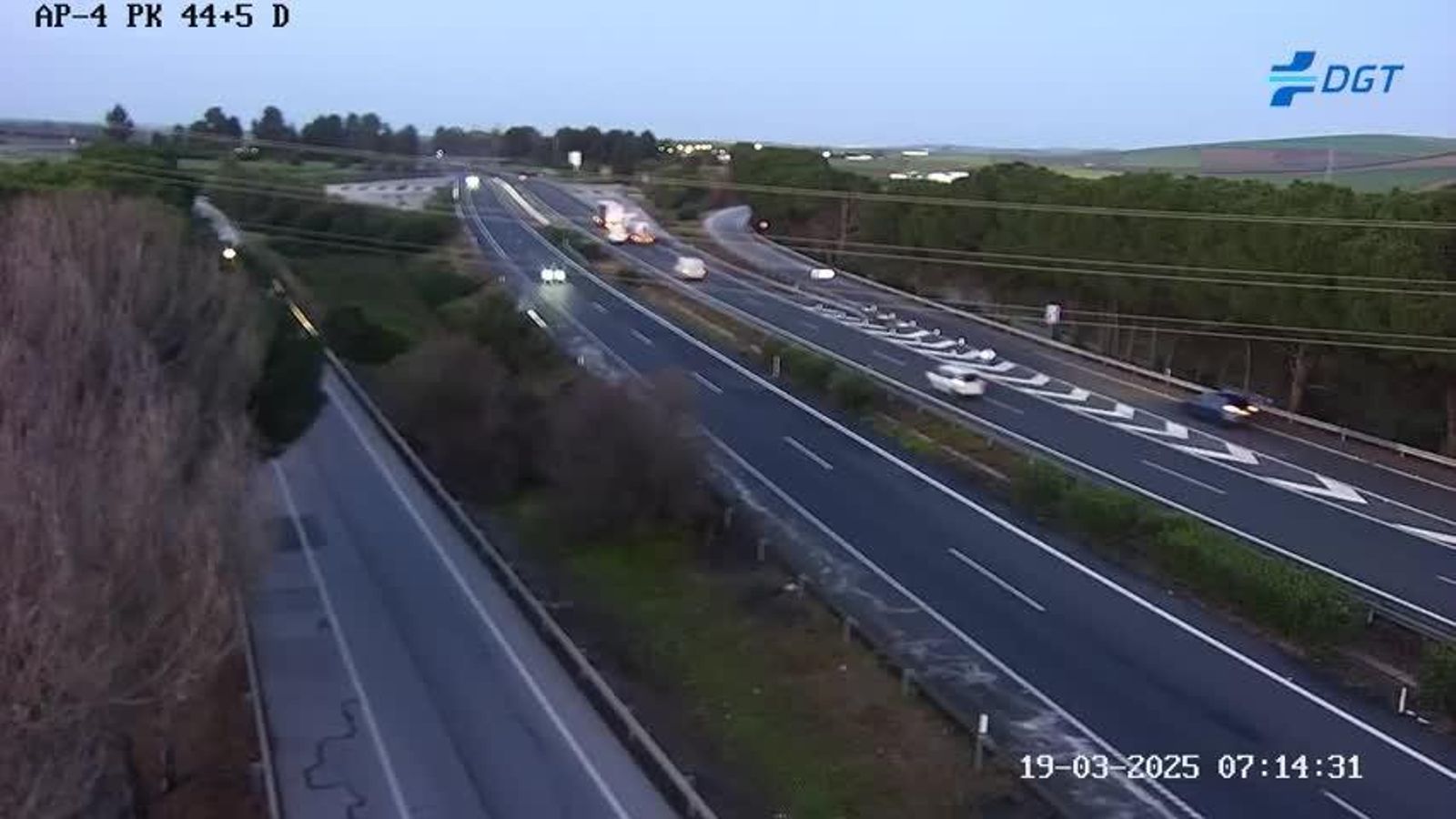 Imagen de esta mañana de la DGT de la reapertura de la AP-4 en el punto kilométrico 44,5 Imagen de esta mañana de la DGT de la reapertura de la AP-4 en el punto kilométrico 44,5