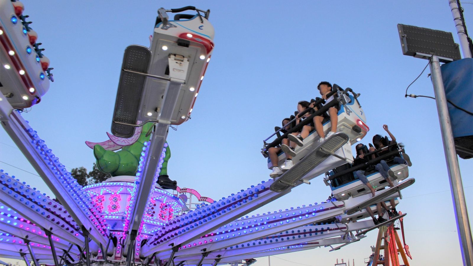 Las atracciones han comenzado a funcionar este martes. Las atracciones han comenzado a funcionar este martes.