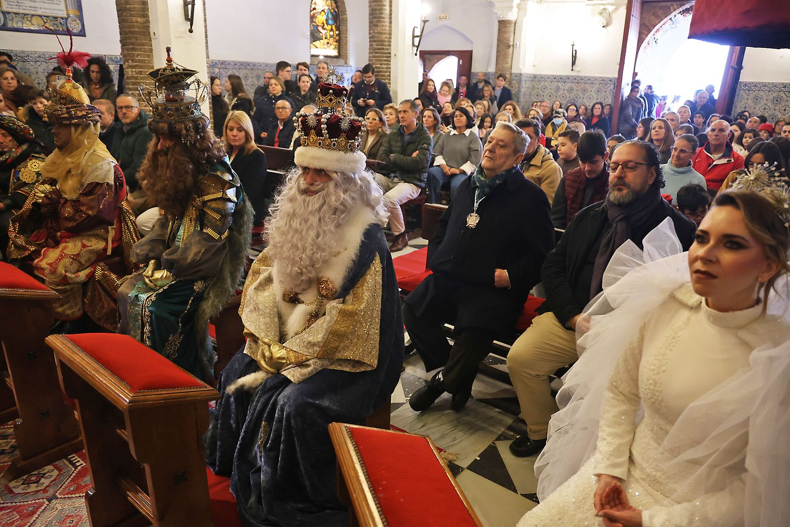 Las mejores fotografías de la salida y recorrido de la cabalgata de Reyes Magos 2026