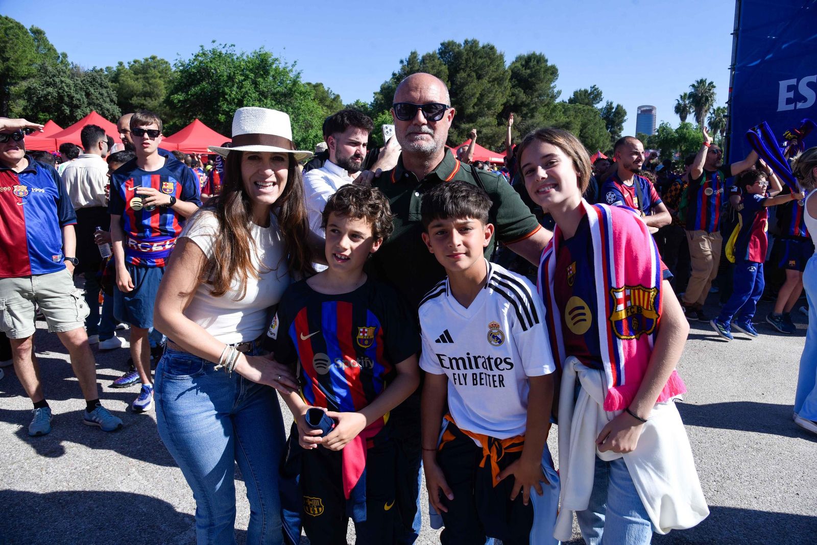 Ambiente en la Fan Zone del Barcelona