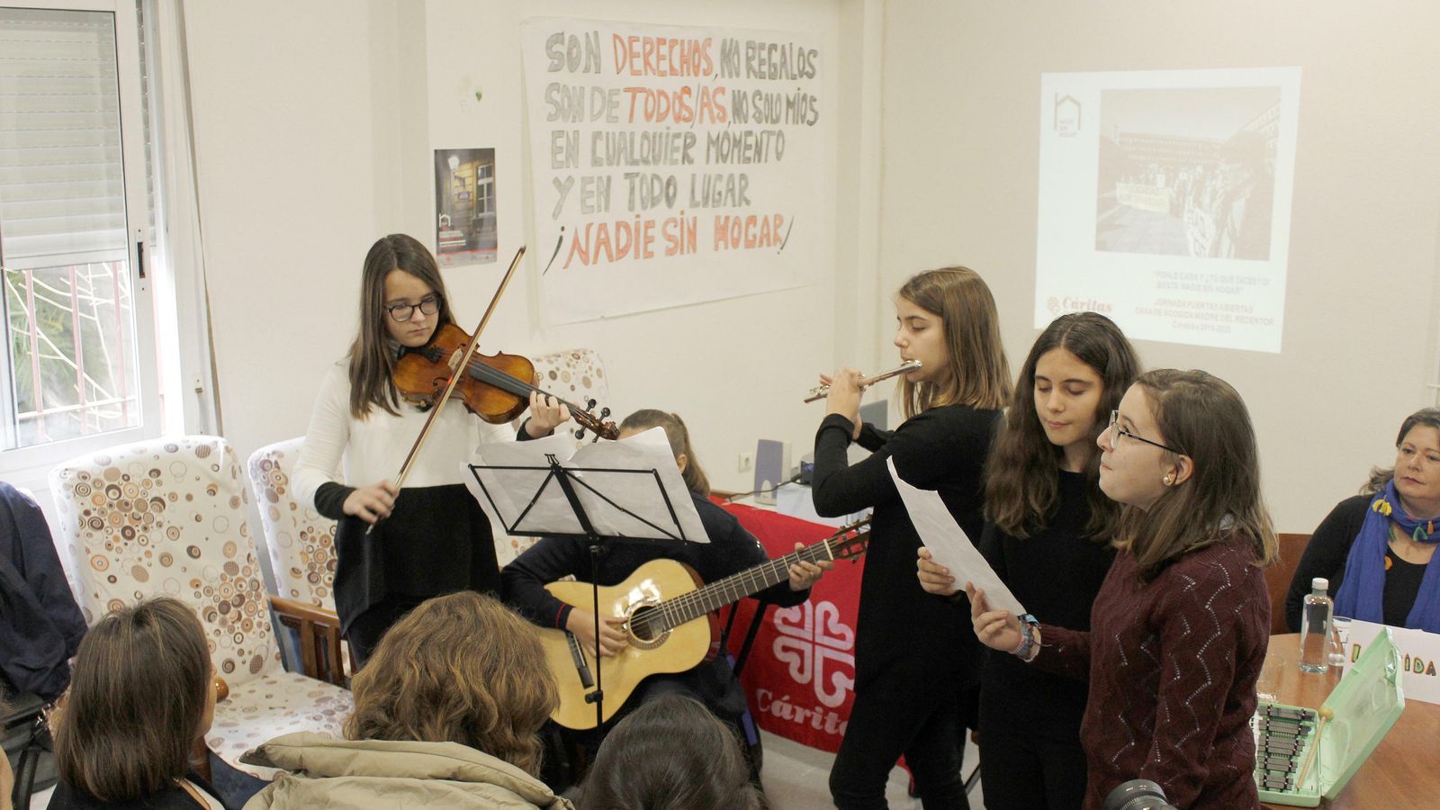 Participación de las alumnas del Colegio las Esclavas.
