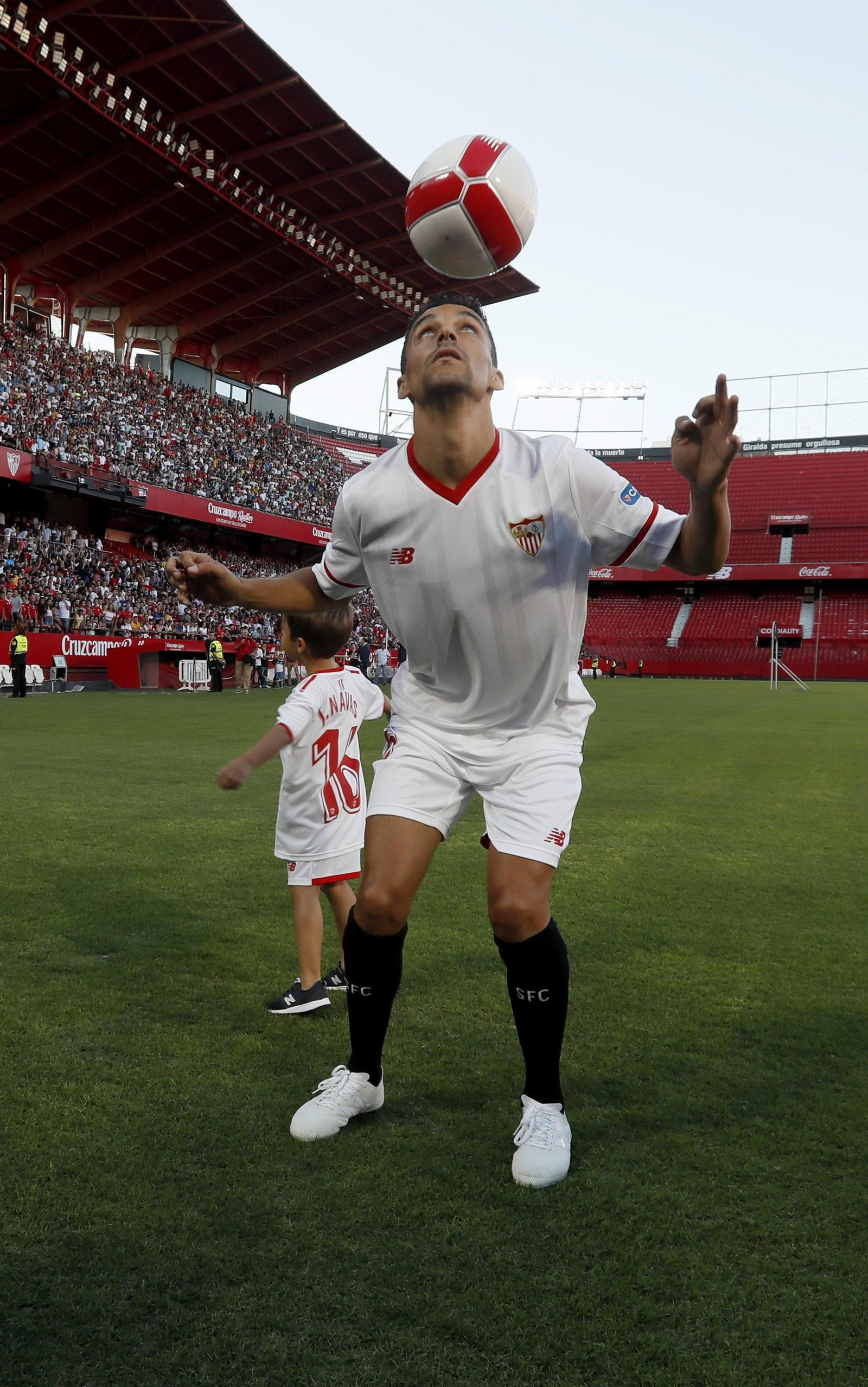 Jesús Navas, el día de su presentación con el Sevilla.