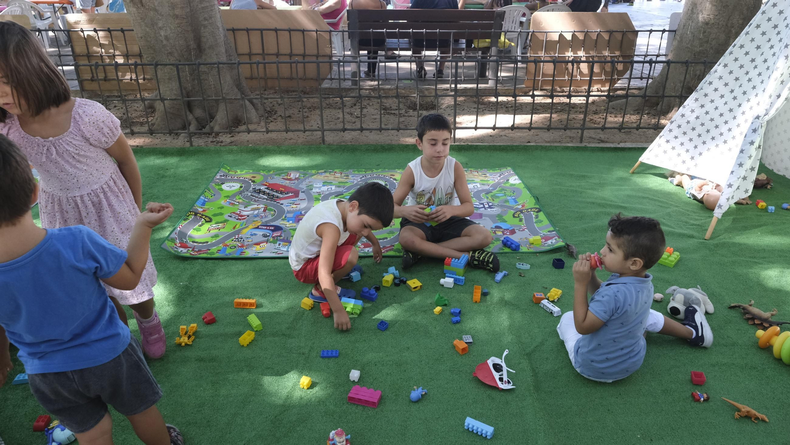 Juegos Tradicionales Infantiles en la Feria de Almería 2024, en imágenes