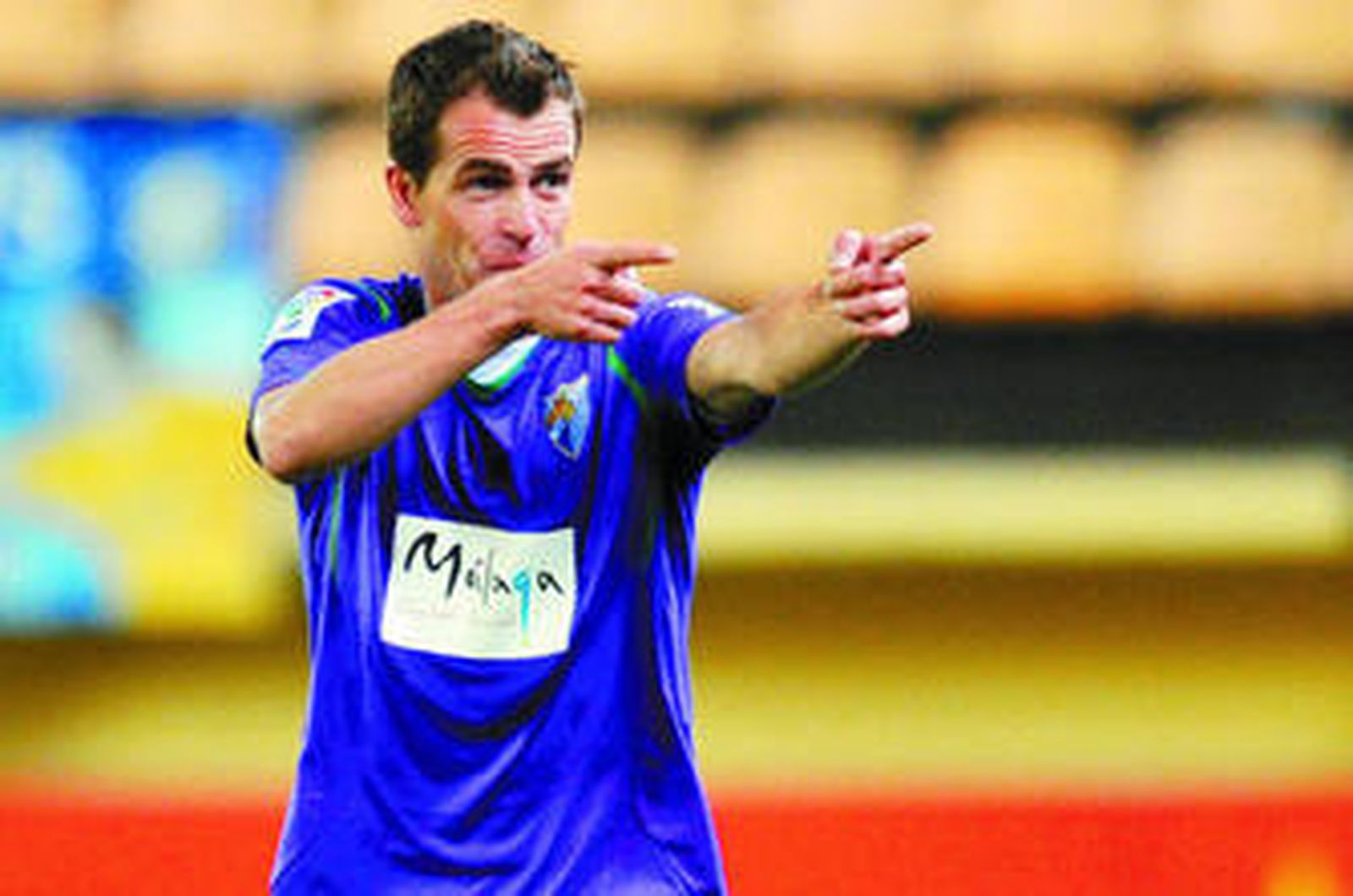 Duda celebra un gol con el Málaga encañonando con una escopeta imaginaria.